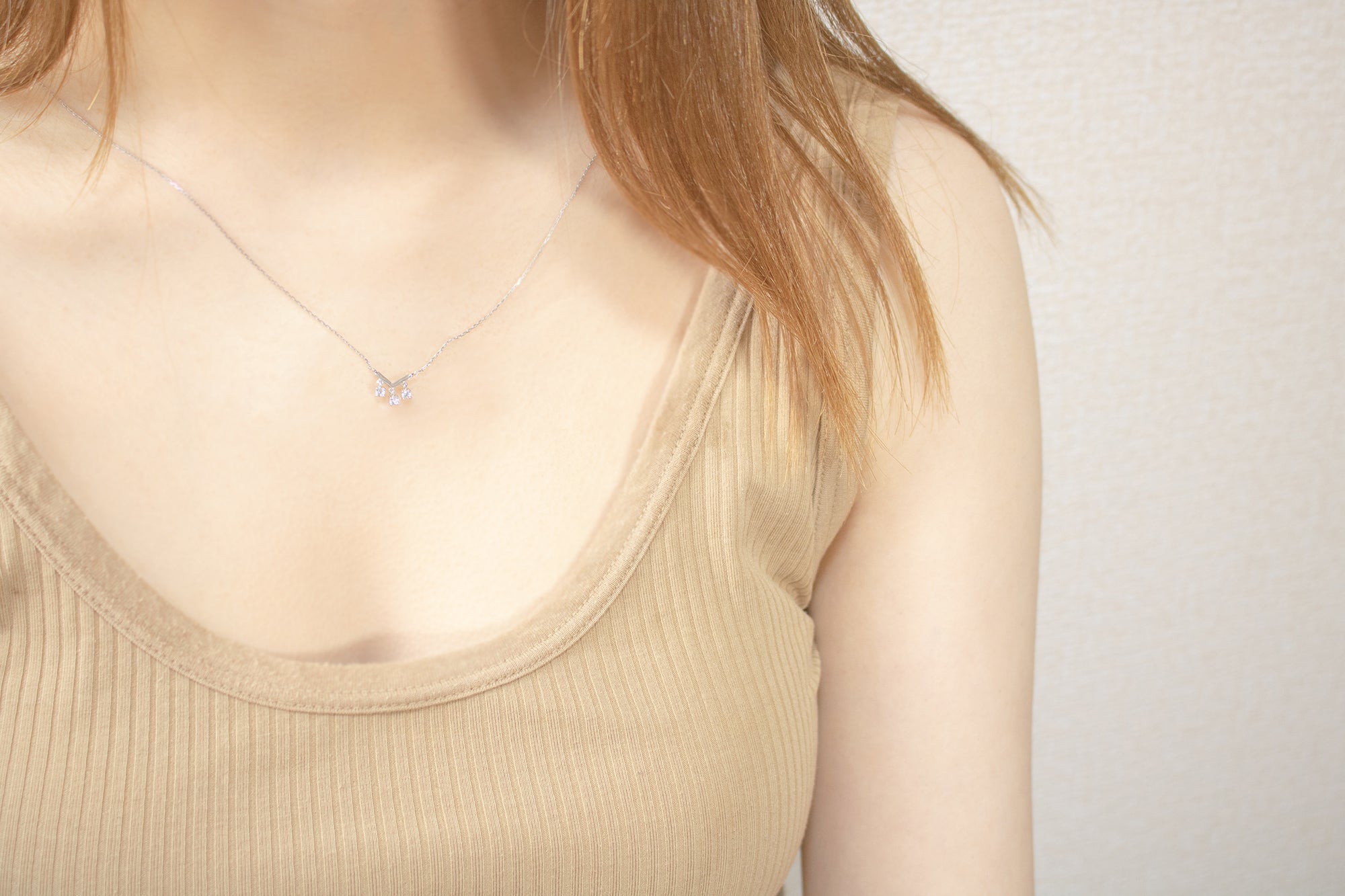 V字ダイヤさがりネックレス