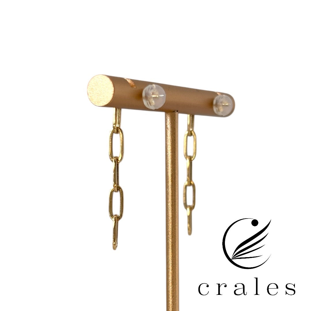 軽やかに揺れる — K18 鎖チェーンピアス（中空タイプ）