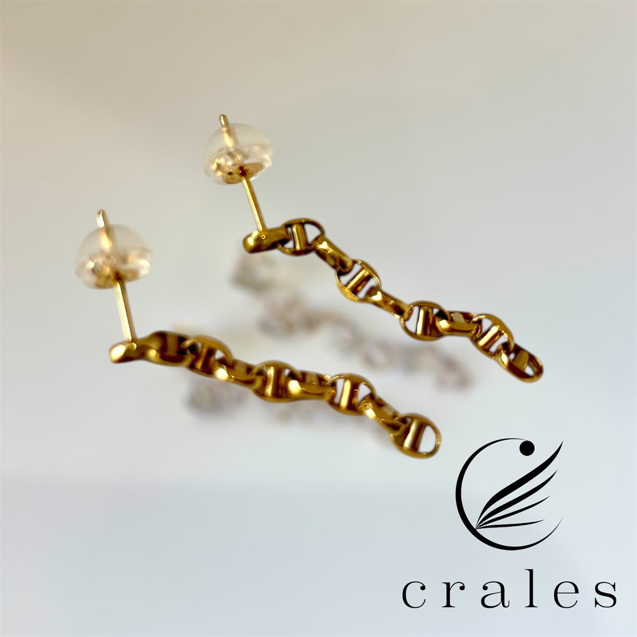 軽やかに揺れる — K18 鎖チェーンピアス（中空タイプ）