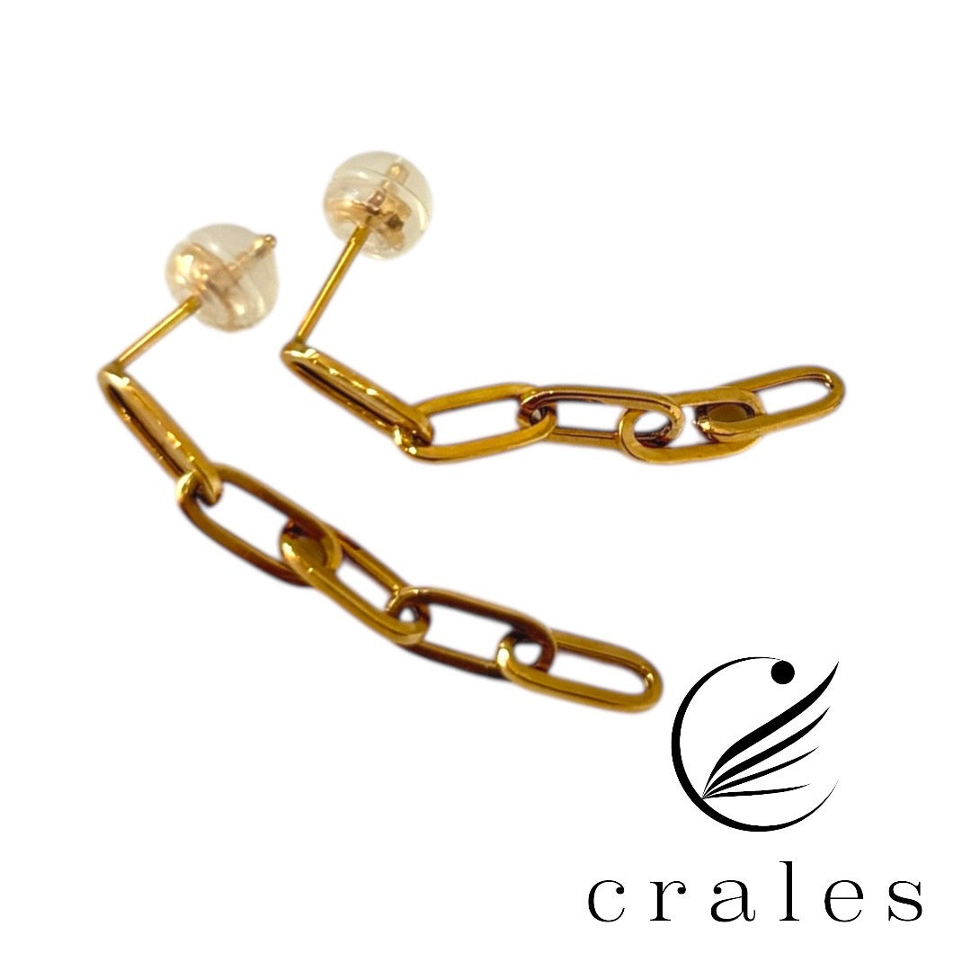 軽やかに揺れる — K18 鎖チェーンピアス（中空タイプ）